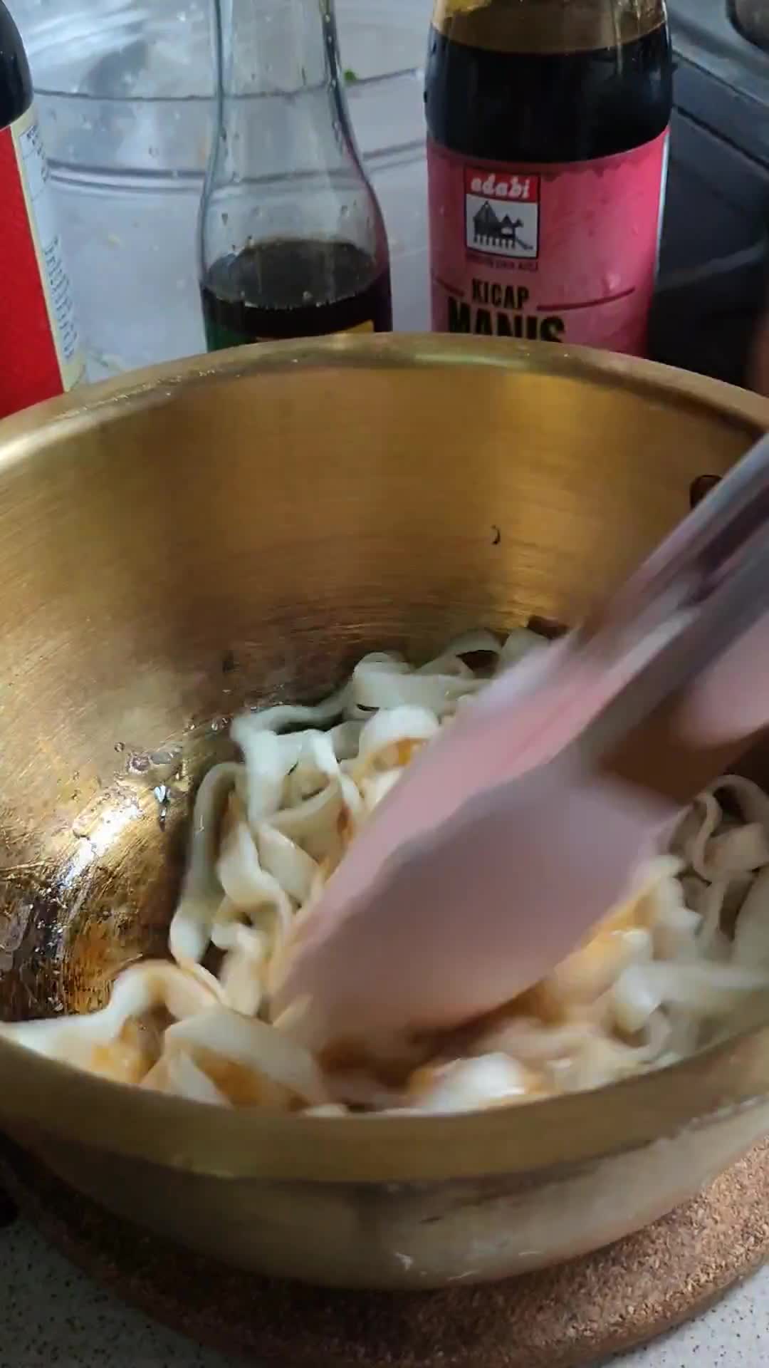Gambar langkah 4 resipi Sup Pan Mee.