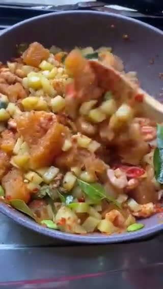 Foto langkah ke 4 dari resep Sambal Goreng Krecek Kentang Fiber Creme ala Diva.