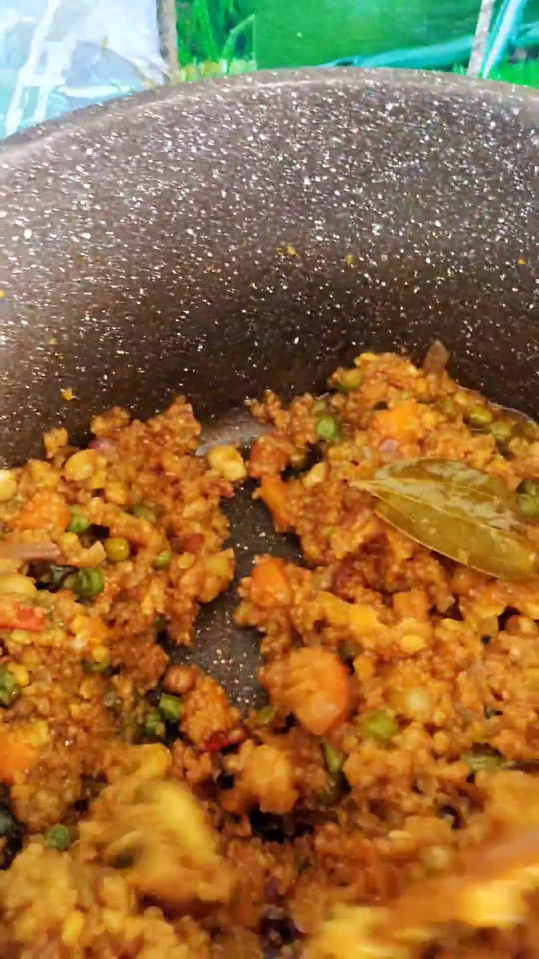 ઘઉં ના ફાડા નો વેજિટેબલ ખીચડો (Broken Wheat Vegetable Khichdo Recipe In Gujarati) રેસીપી સ્ટેપ3ફોટો