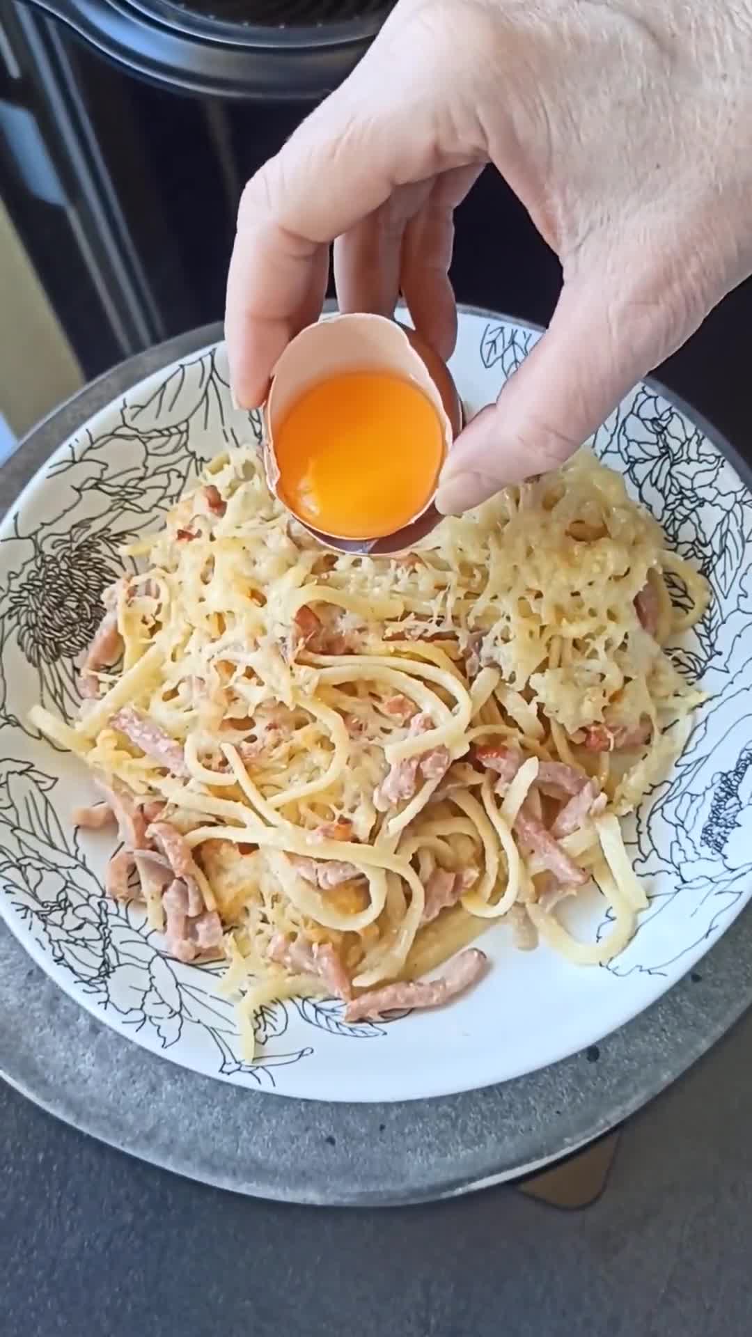 Une image de l'étape 4 de Gratin de pâtes façon carbonara.