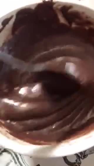 صورة لخطوة 3 من وصفة كيكة الشوكولاطة في المقلاة 🍰🍫