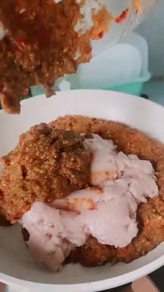 รูปขั้นตอนการทำที่ 2 ของ น้ำพริกมะขามอ่อนผัดใส่หมูสับ