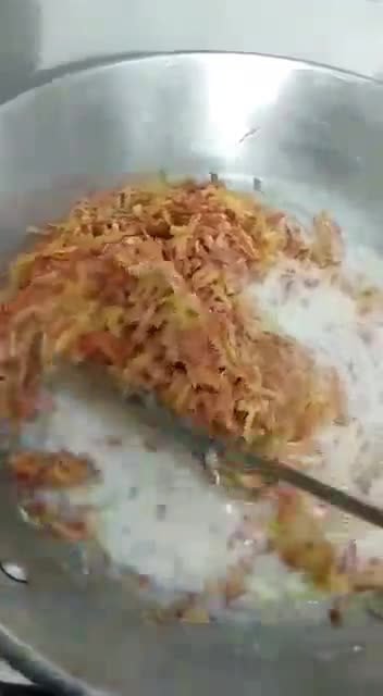  गाजर का हलवा(gajar ka halwa recipe in hindi) रेसिपी चरण 2 फोटो