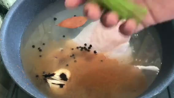 Gambar langkah 1 resipi Sopa de Lima 🇲🇽.