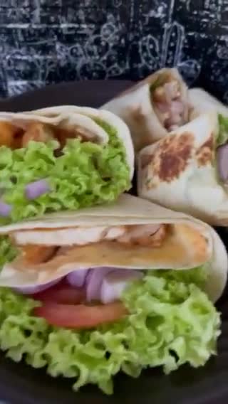 Gambar langkah 7 resipi Simple chicken tortilla wraps.