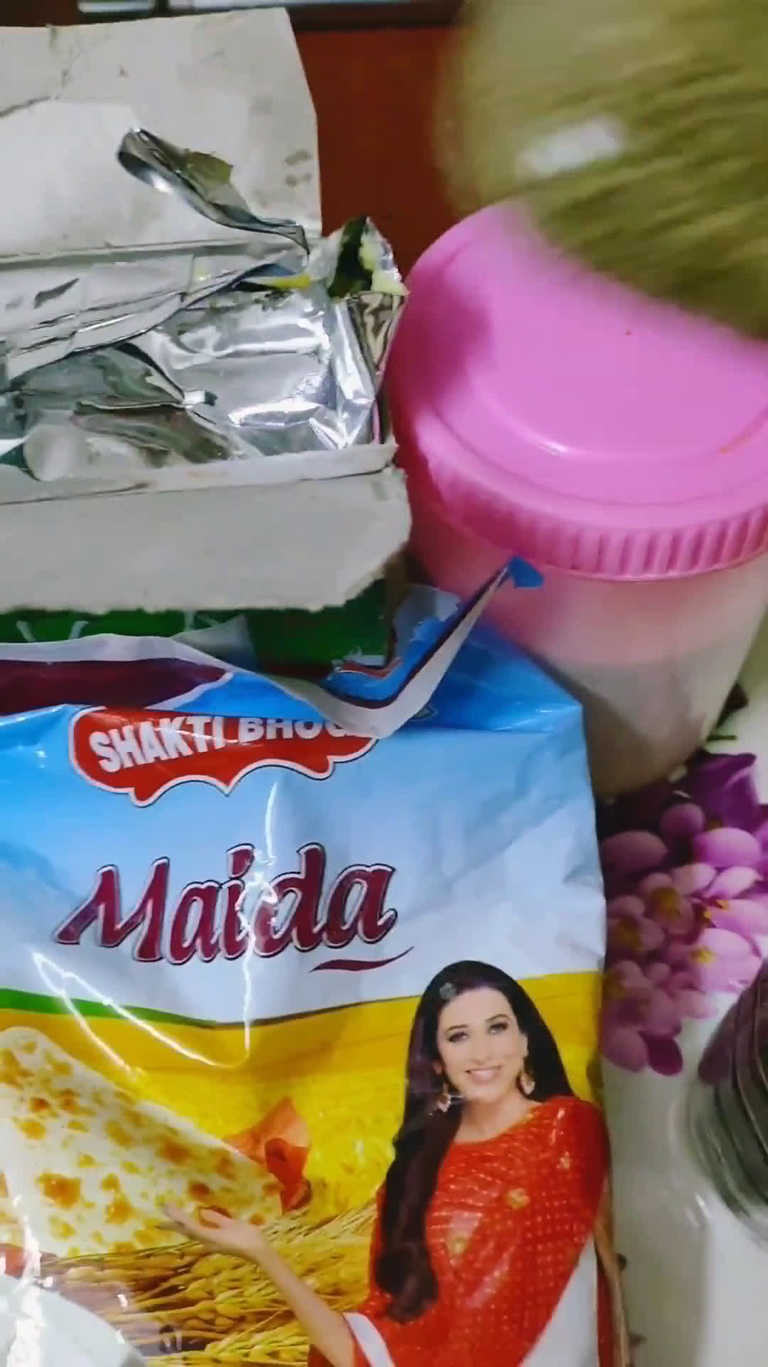 होली के पकवान मठरी (holi ke pakwan mathri recipe in Hindi) रेसिपी चरण 2 फोटो