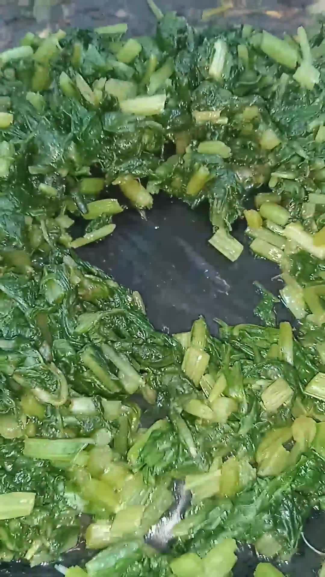 Une image de l'étape 2 de Quiche aux épinards.