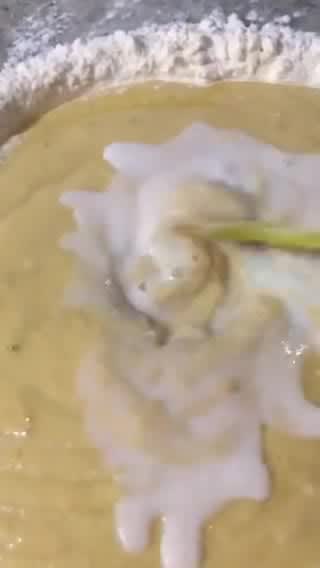 Foto del paso 4 de la receta: Rosca trenzada rellena de pastelera y praliné
