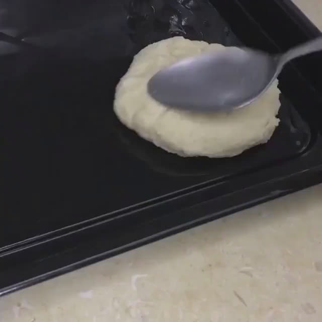 صورة لخطوة 6 من وصفة الخبز العربي الكيتوني 🥟