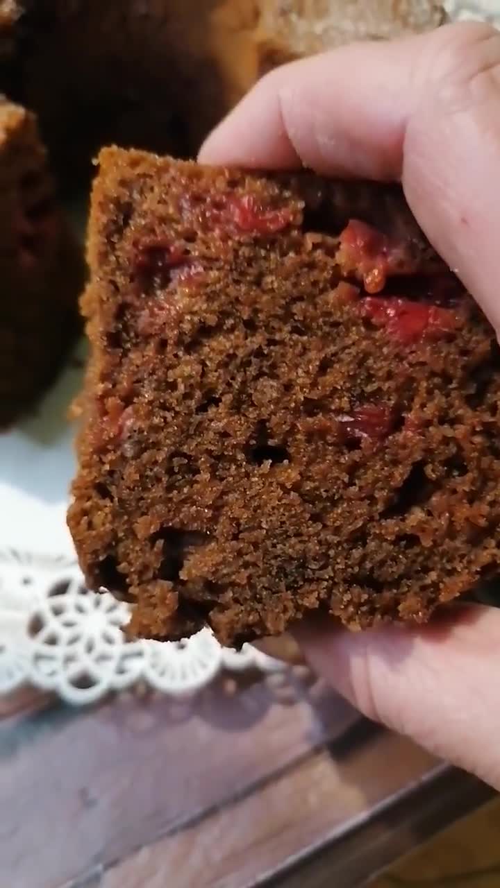 Foto del passaggio 3 della ricetta Ciambella frutti di bosco