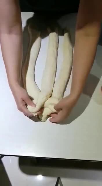 Foto del paso 3 de la receta: Hefezopf😋