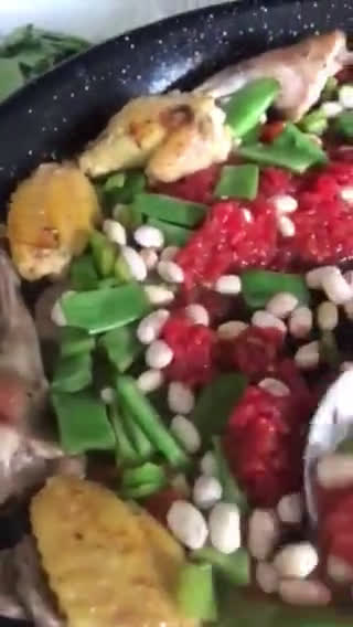 Foto del paso 19 de la receta: Paella valenciana de carne, albóndigas y verdura variada