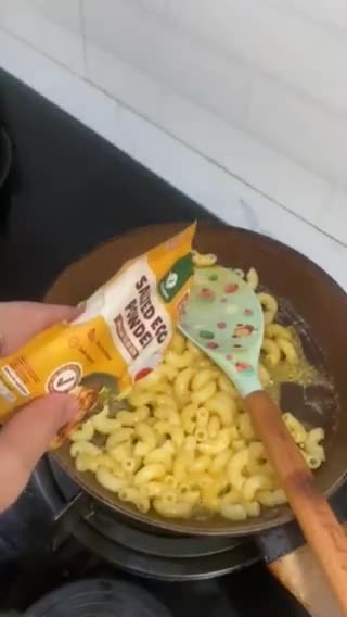 Foto langkah ke 5 dari resep Salted Egg Cheese Macaroni.