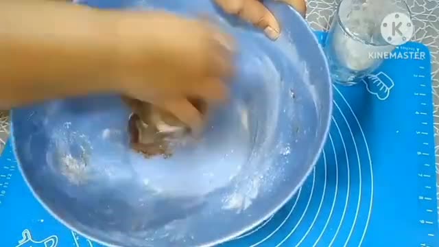 صورة لخطوة 10 من وصفة كوكيز بالزيت بدون زبدة سهلة وسريعة التحضير
