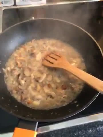 Foto del paso 1 de la receta: Risotto de setas con Gorgonzola y parmesano