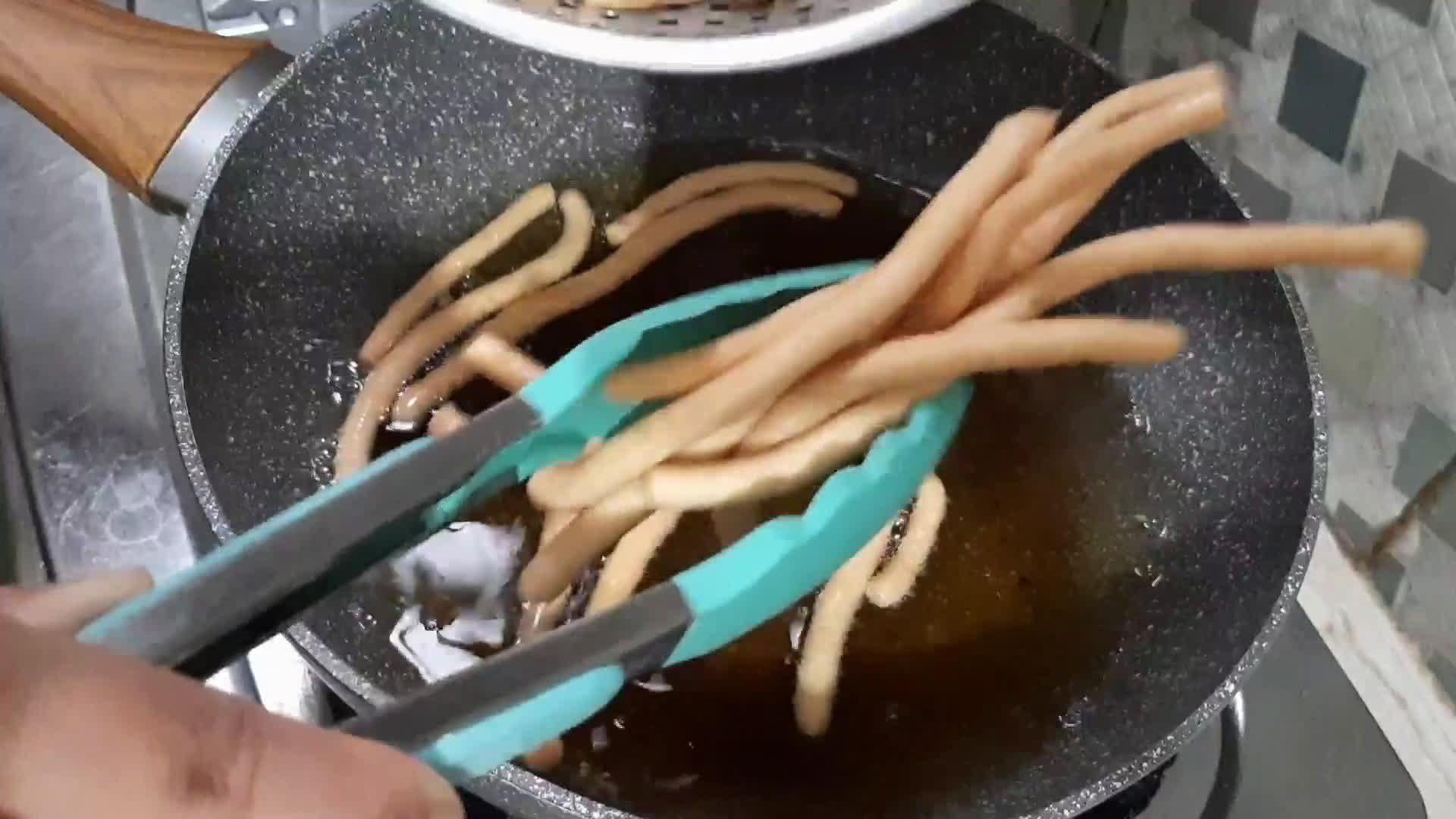 Foto langkah ke 6 dari resep Kue Ulat Sutra.