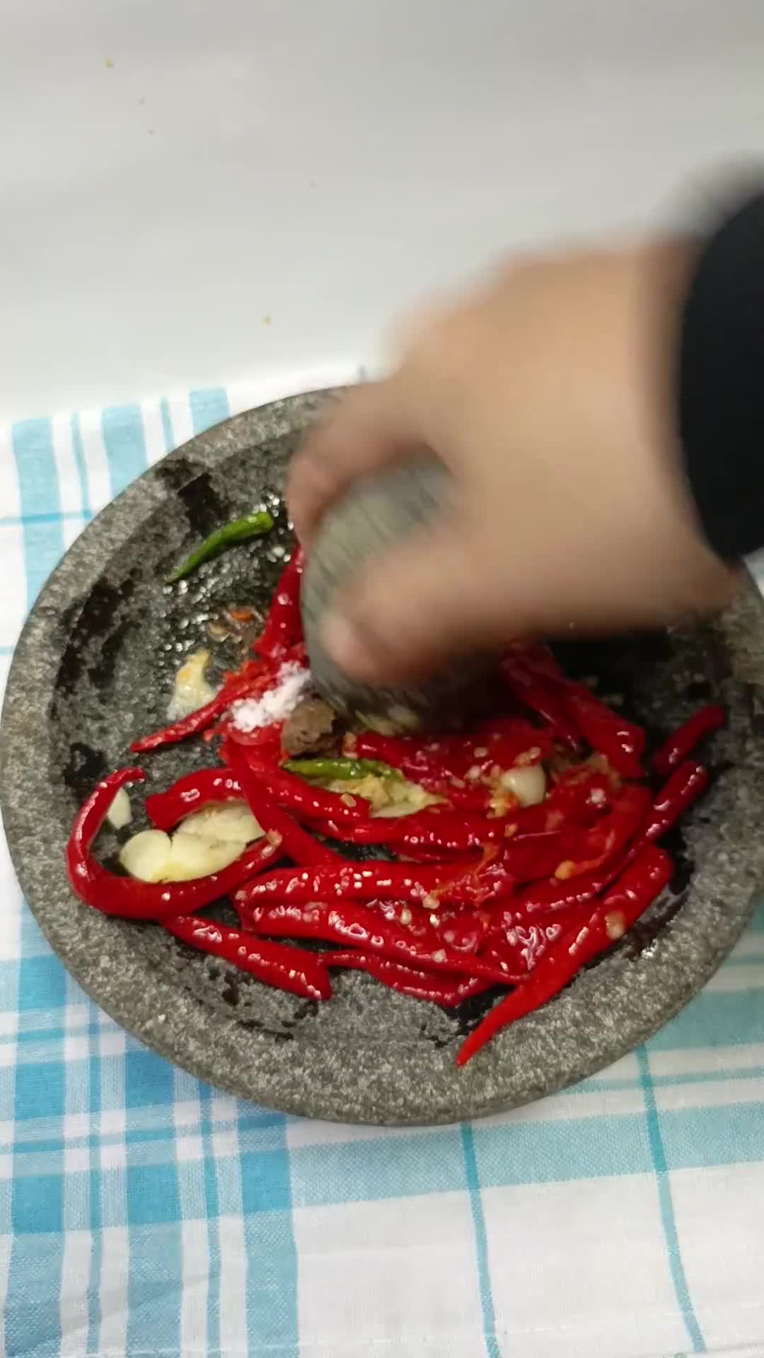 Foto langkah ke 3 dari resep Terong Pecak.