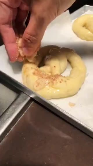 Foto langkah ke 6 dari resep CINNAMON ALMOND PRETZEL 🥨❤️🥨.