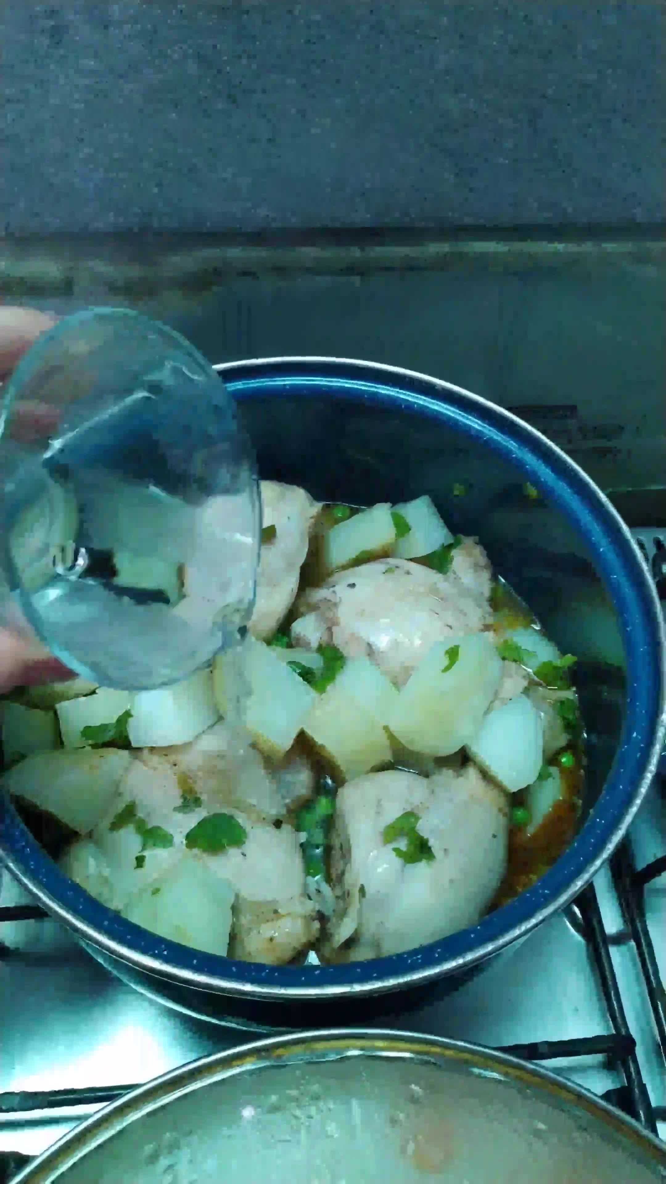 Foto del paso 4 de la receta: Guiso jugoso de pollo🍗
