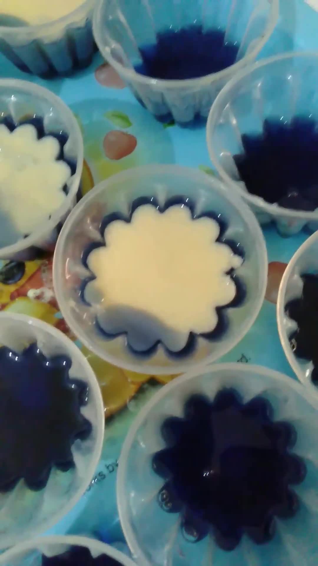 Foto langkah ke 4 dari resep Jelly Bunga Telang Rasa Leci.
