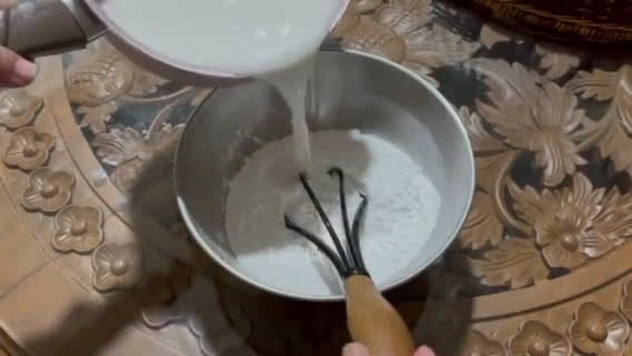 Foto langkah ke 2 dari resep Nagasari Loyang.