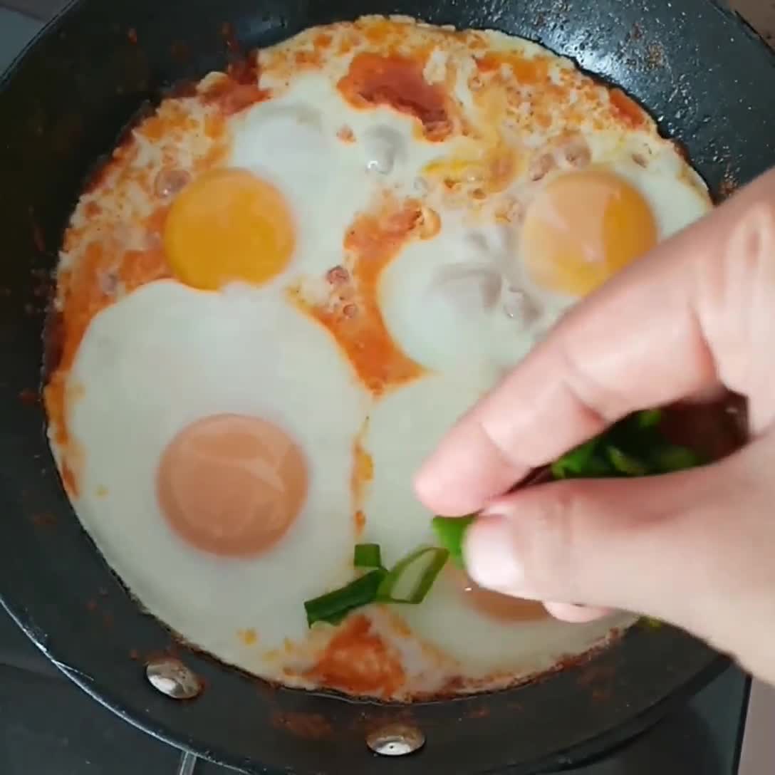 Foto langkah ke 4 dari resep Shakshuka (North African Pouch Eggs).
