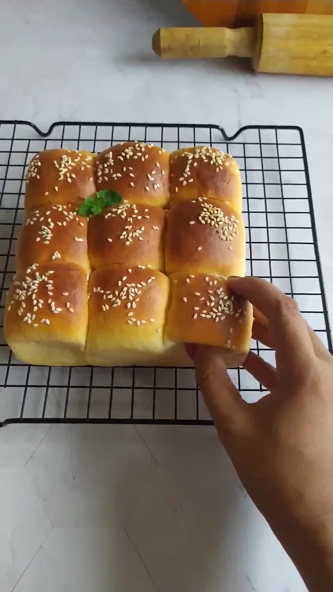 Foto langkah ke 7 dari resep Roti Sobek.