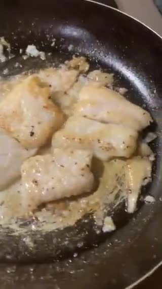 Foto del paso 3 de la receta: Lenguado en salsa verde de Tomate