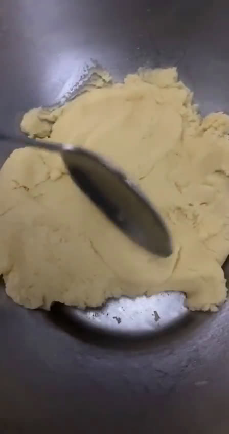 صورة لخطوة 3 من وصفة معمول بالتمر 😋