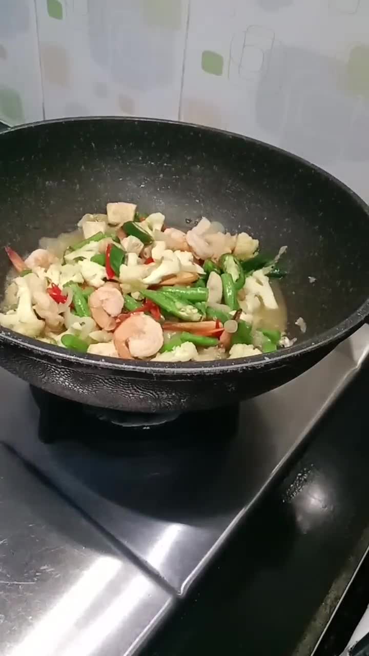 Foto langkah ke 5 dari resep Oseng buncis udang saos tiram.
