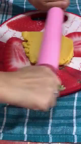 Foto langkah ke 2 dari resep Strawberry cheese pie.