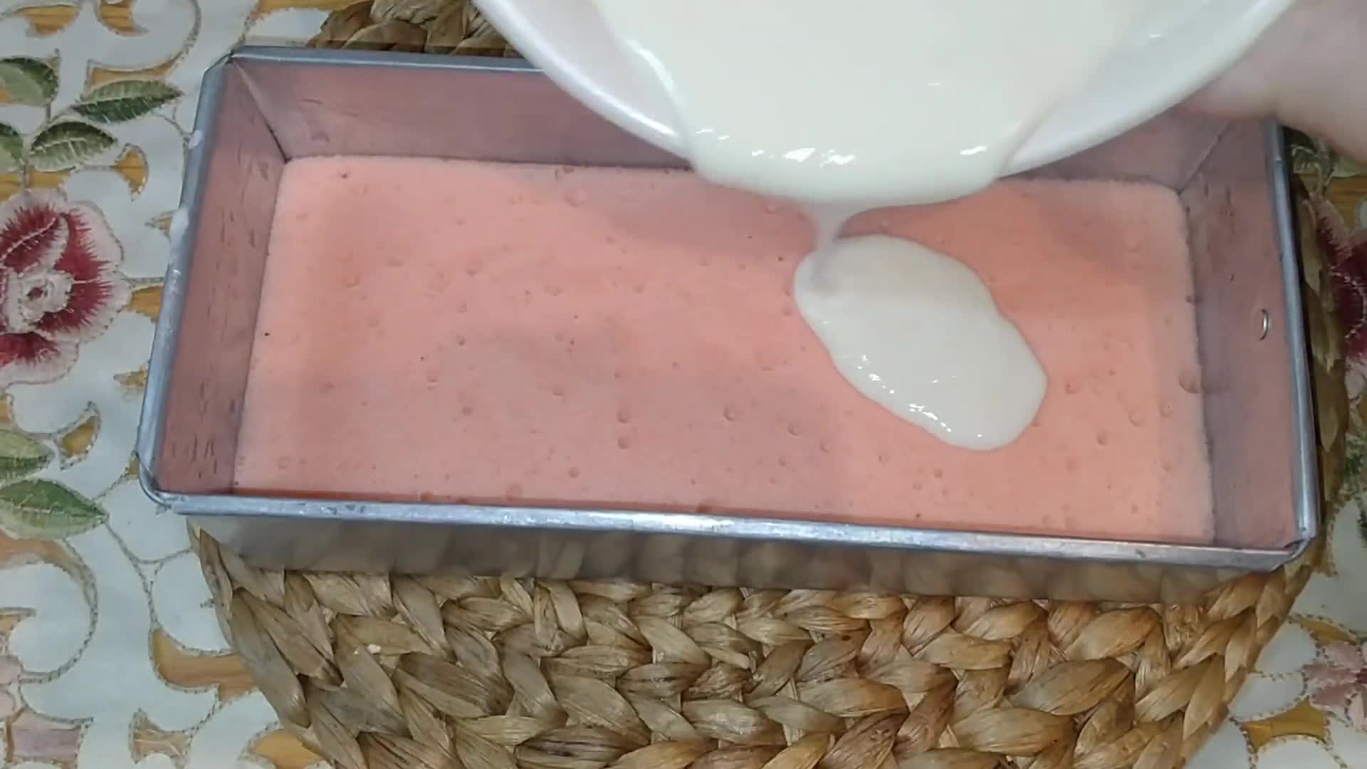 Foto langkah ke 7 dari resep 190. Puding Cake Strawberry.