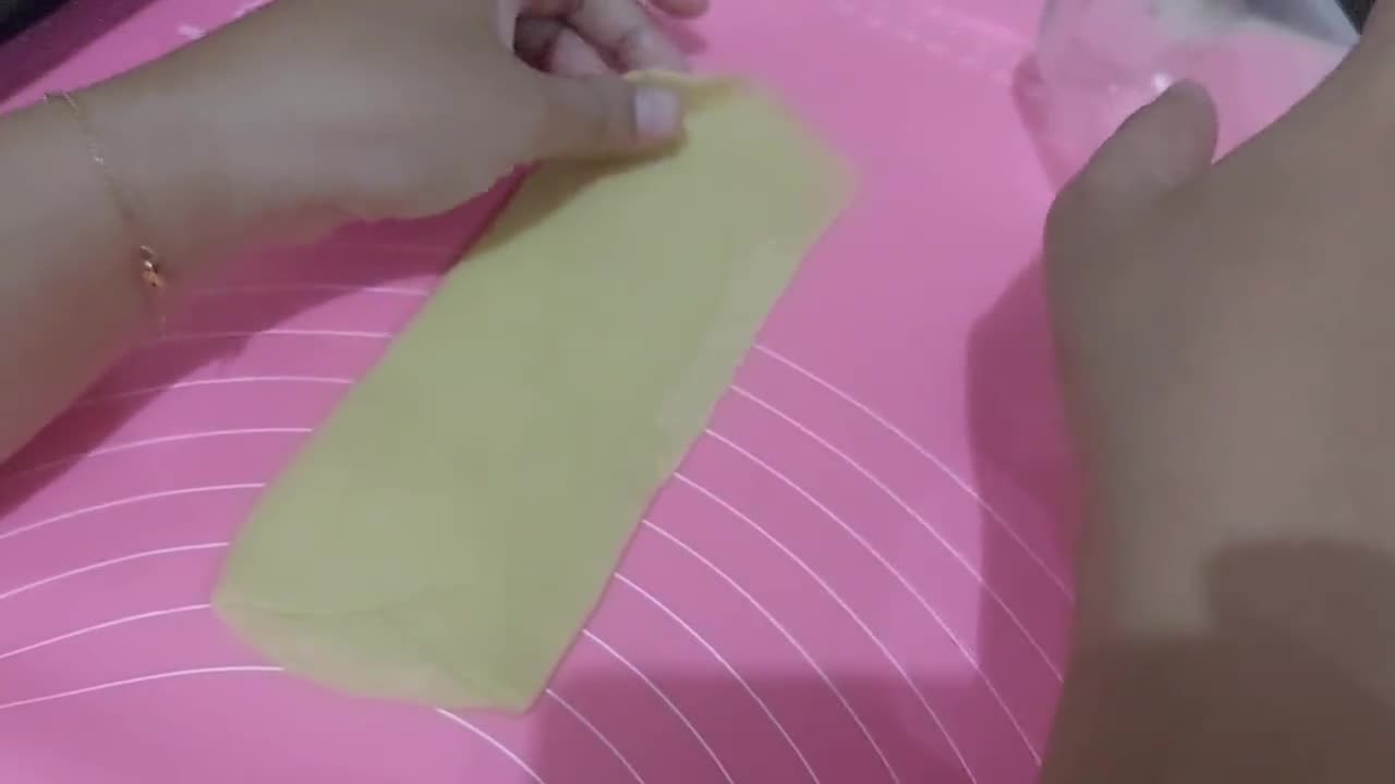 Foto langkah ke 8 dari resep Bolen Tanpa Korsvet.