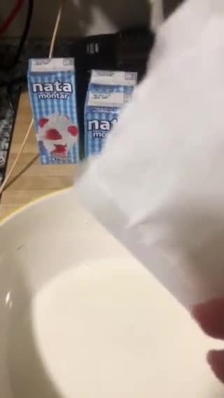 Foto del paso 3 de la receta: Flan de chocolate blanco y negro