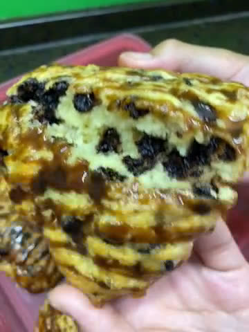 Gambar langkah 24 resipi Pear, Chocolate & Ginger Scones.