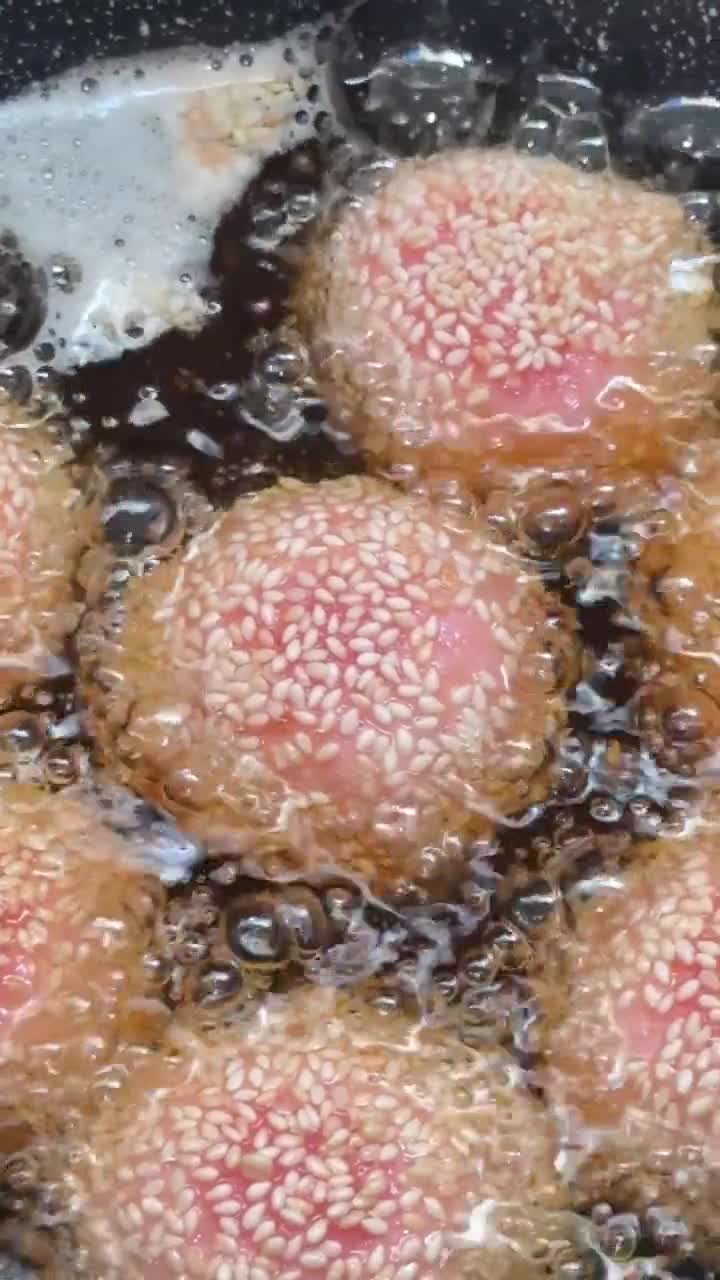 Foto langkah ke 12 dari resep Onde-Onde Manis Telur Asin Buah Naga.