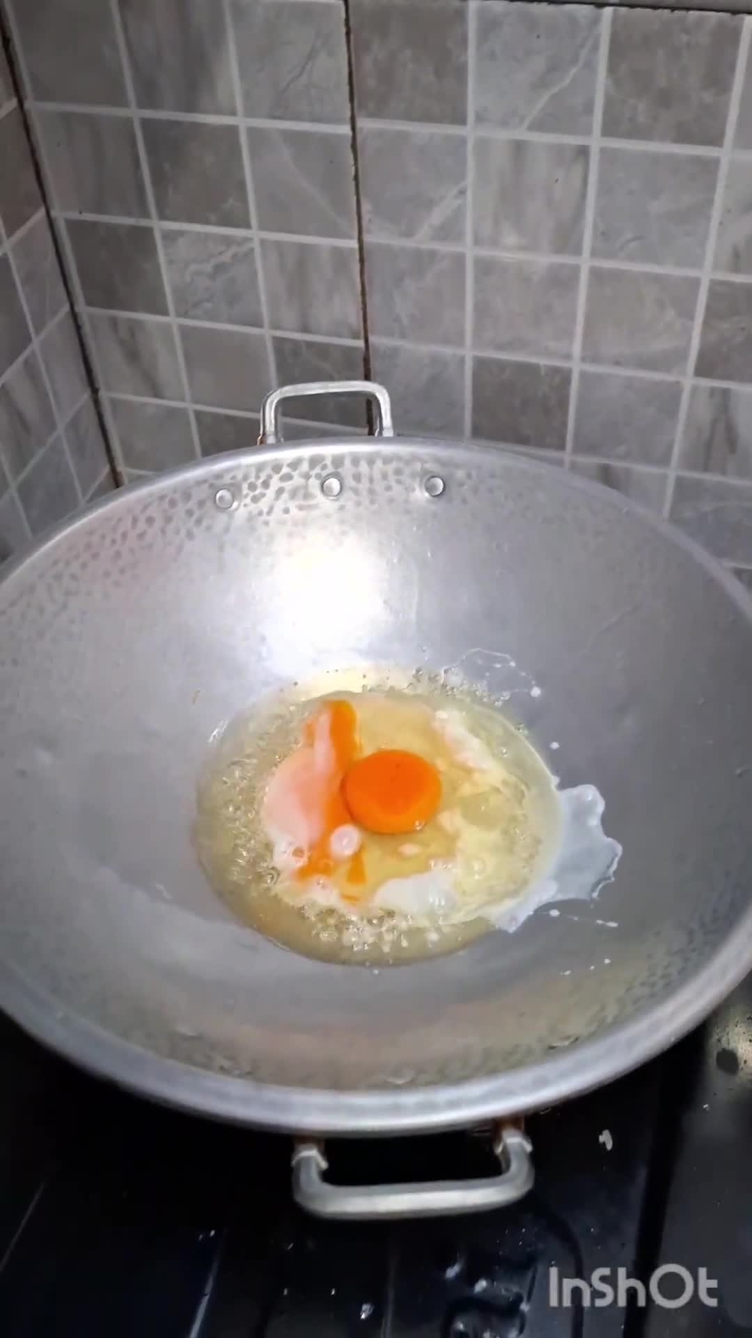 Foto langkah ke 1 dari resep Scrambled egg super simple.