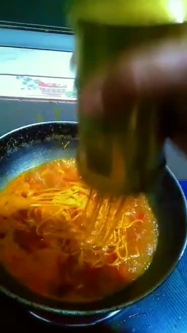 बेसन सेव टमाटर की सब्जी ( लाइव सेव टमेटा नु शाक 🍅 रेसिपी चरण 4 फोटो