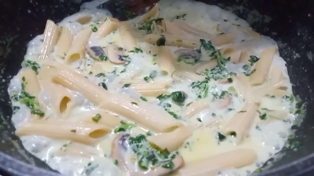 Foto langkah ke 5 dari resep Creamy Spinach Pasta.
