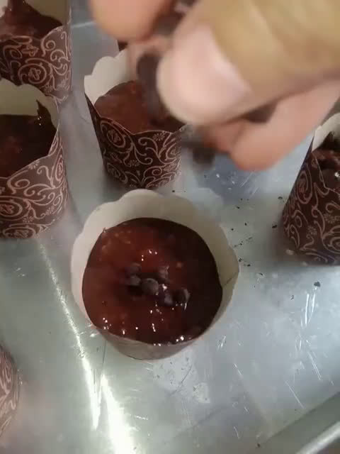 Foto langkah ke 6 dari resep Muffin Pisang Coklat.