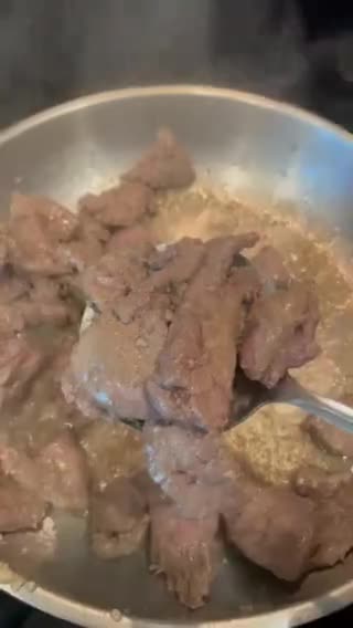A picture of step 6 of Beef liver with grilled onions.