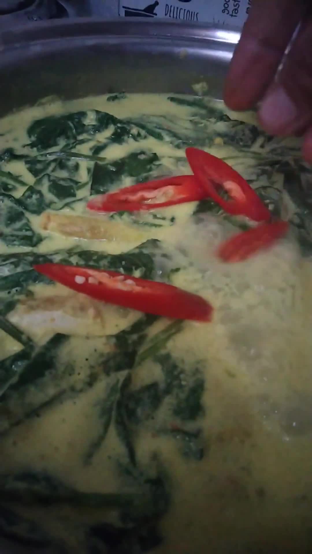 Gambar langkah 2 resipi Masak lemak pucuk keledek dengan ikan masin.
