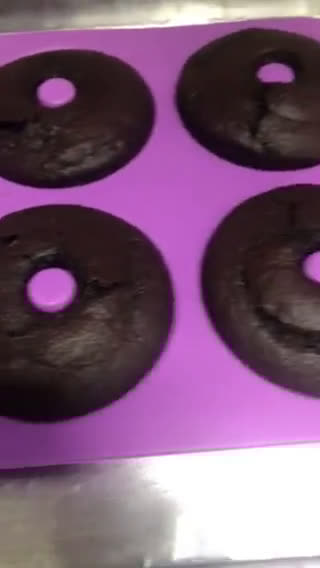 Foto langkah ke 3 dari resep CHOCOLATE (cake) DONUTS 🍩 🍩🍩.