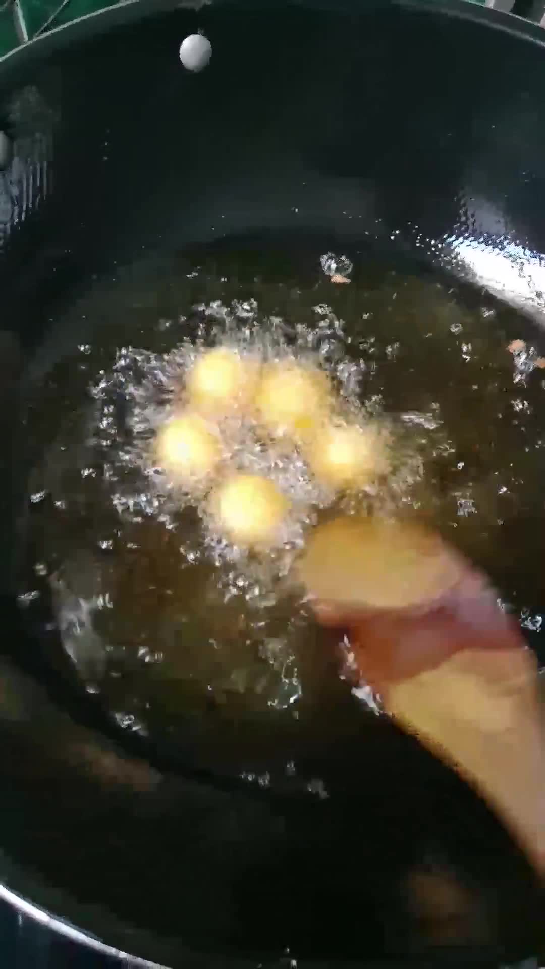 Foto langkah ke 4 dari resep Bola ubi kopong.