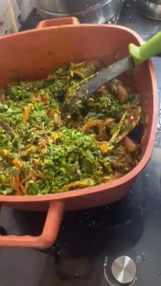 A picture of step 3 of Vegetable soup.