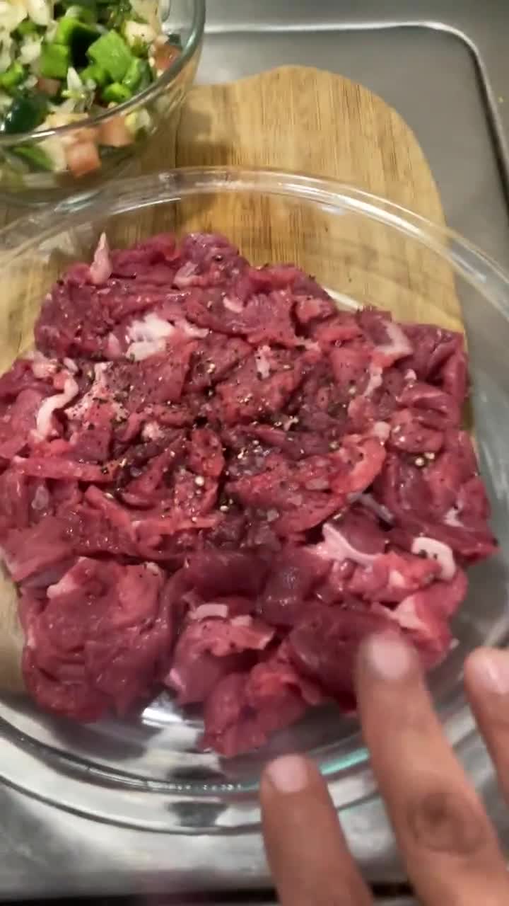 Foto del paso 3 de la receta: *¡Disfruta de una Deliciosa Carne a la Mexicana, con Sabor y Tradición!*
