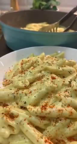 صورة لخطوة 2 من وصفة باستا بالكريمه والجبن