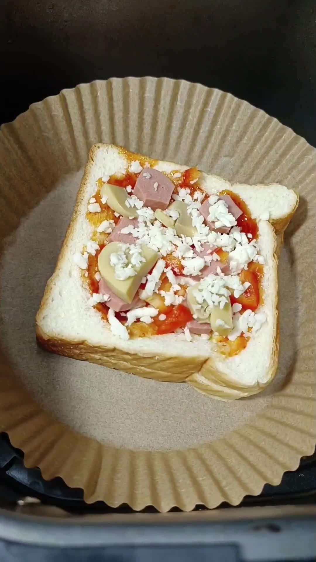 Gambar langkah 5 resipi Pizza Button Mushroom Toast.
