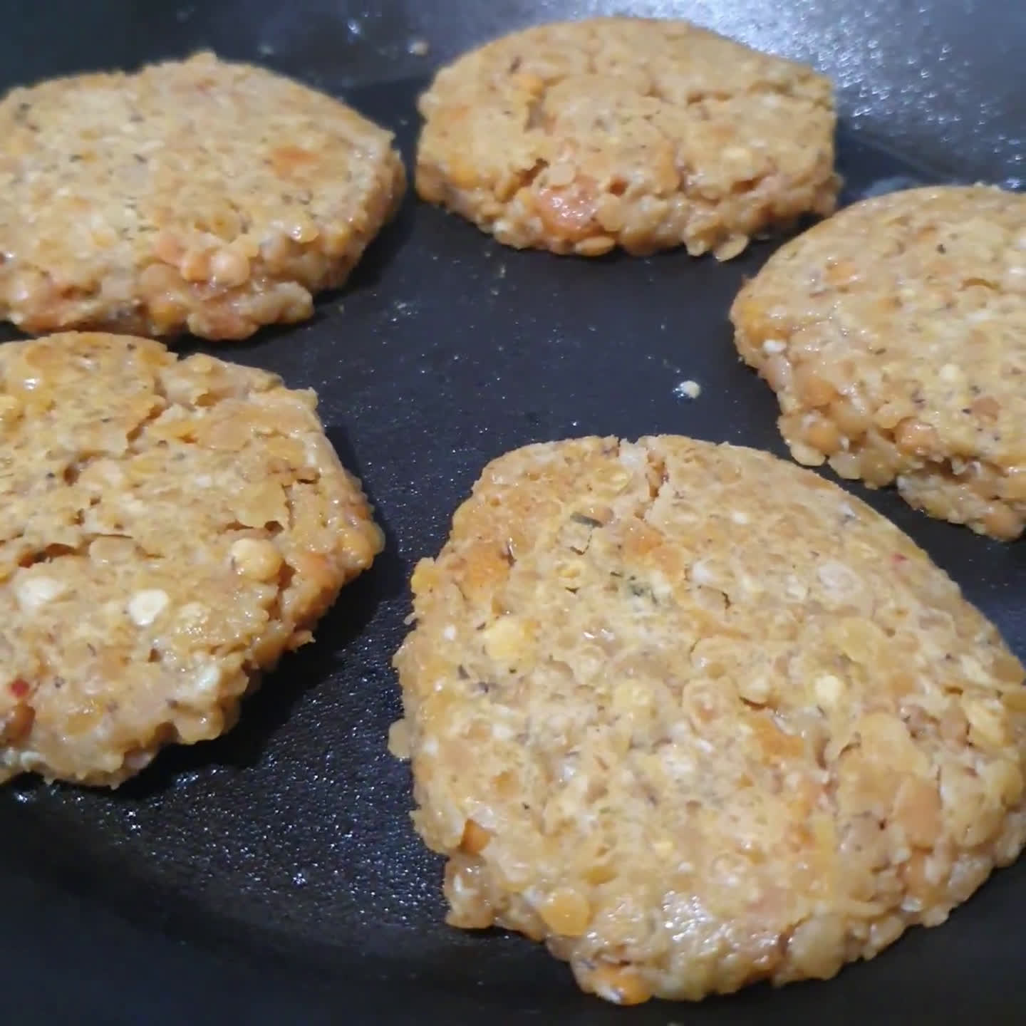 Foto del paso 5 de la receta: 🔴 Hamburguesa de lentejas rojas y falso hummus de zanahoria 🥕