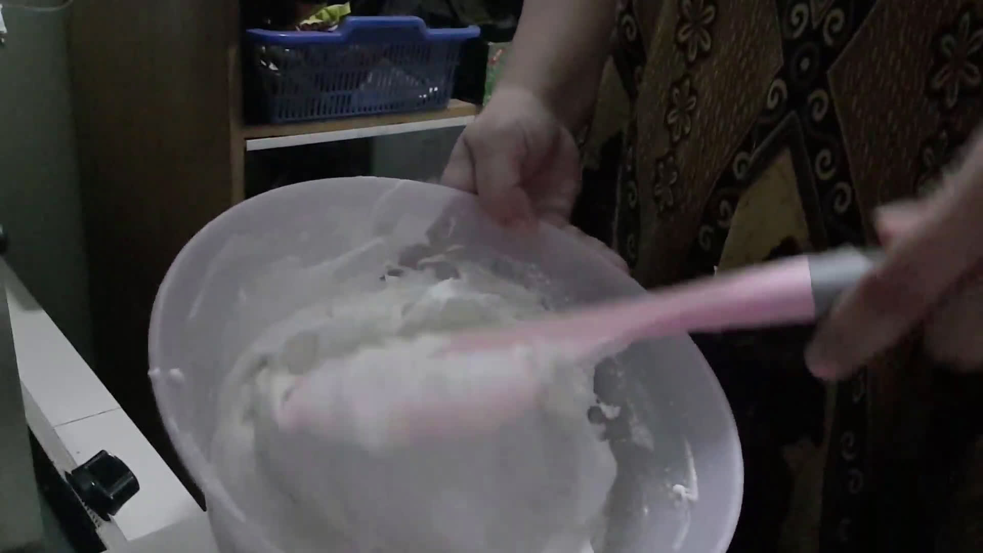 Foto langkah ke 3 dari resep Kue Marmer bahan Putih Telur.